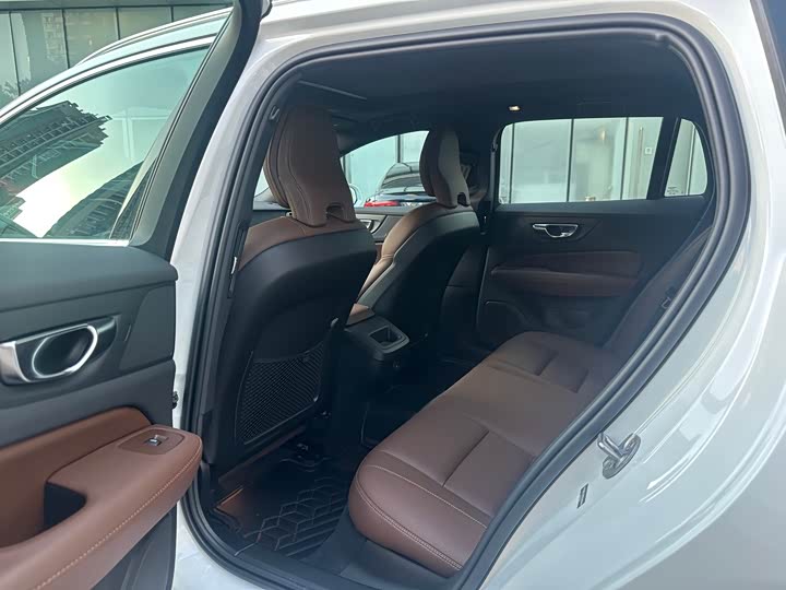 Фото 9 - Volvo V60