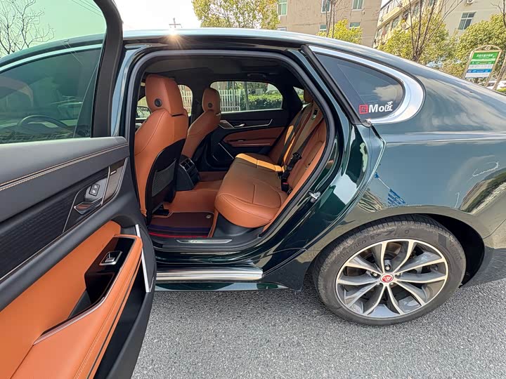 Фото 8 - Jaguar XF L