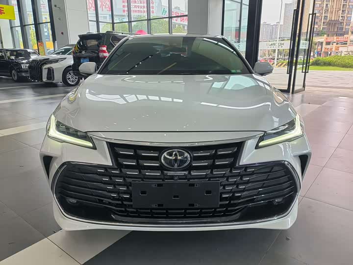 Photo 2 - Toyota Avalon