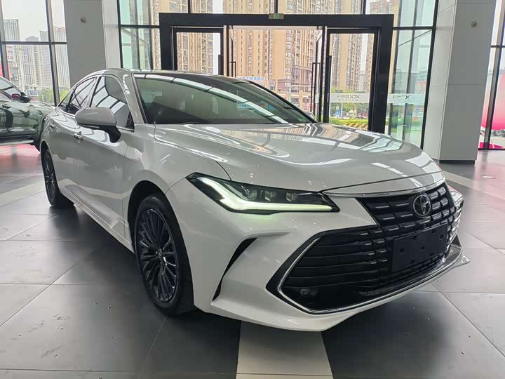 Photo 7 - Toyota Avalon