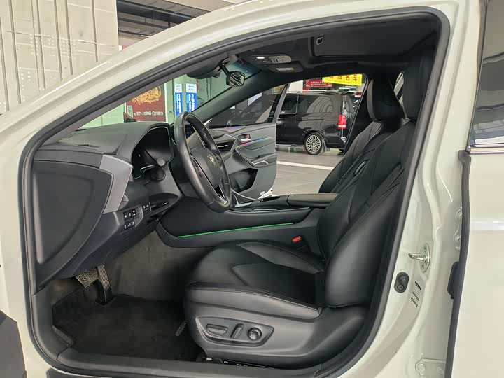 Photo 8 - Toyota Avalon