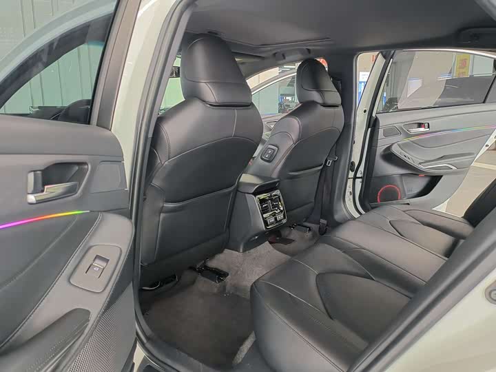 Photo 9 - Toyota Avalon