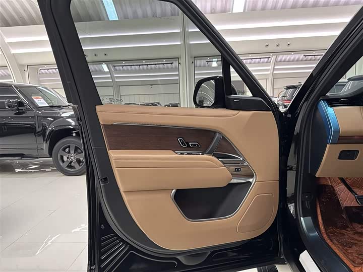 Photo 6 - Land Rover Range Rover