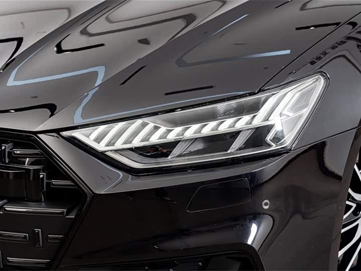 Фото 4 - Audi A7L