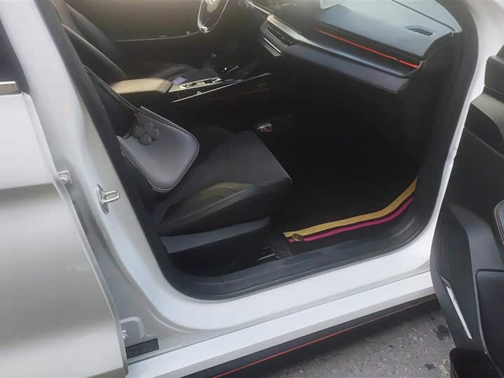 Фото 8 - Geely Binrui