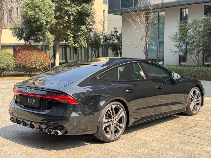 Фото 7 - Audi S7