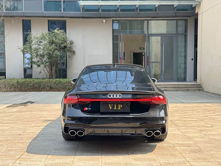 Фото 8 - Audi S7