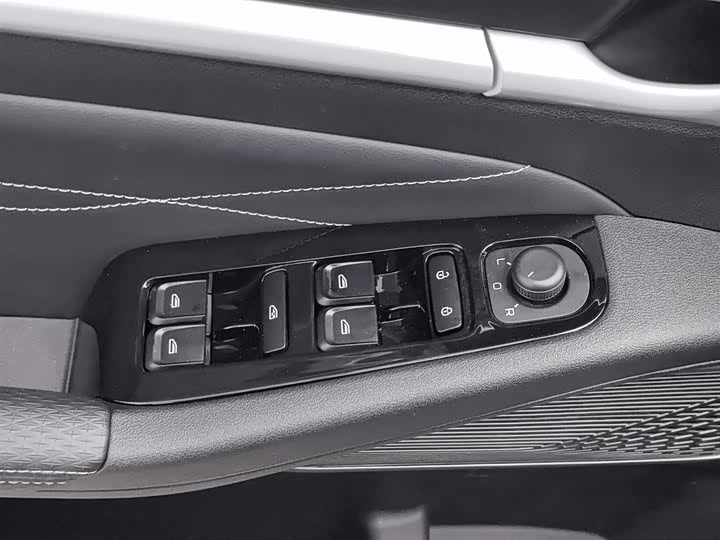 Фото 9 - Geely Emgrand