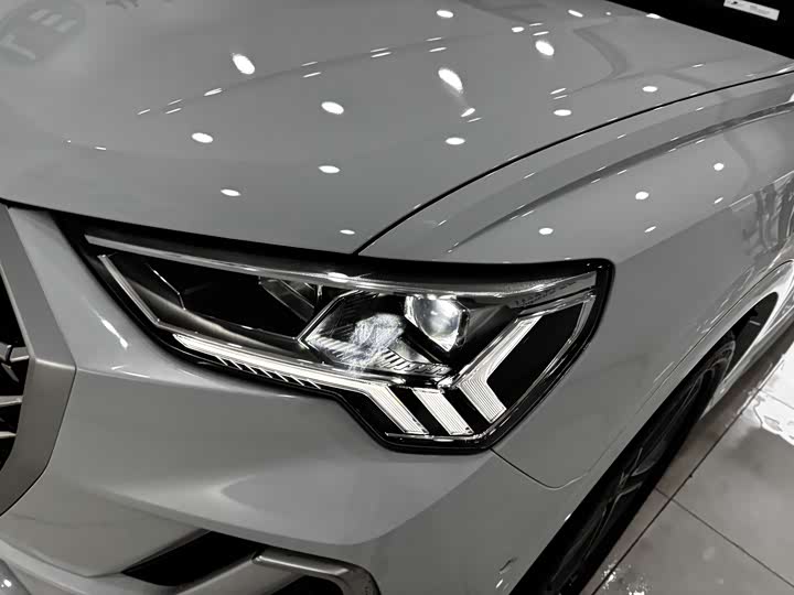 Фото 8 - Audi Q3