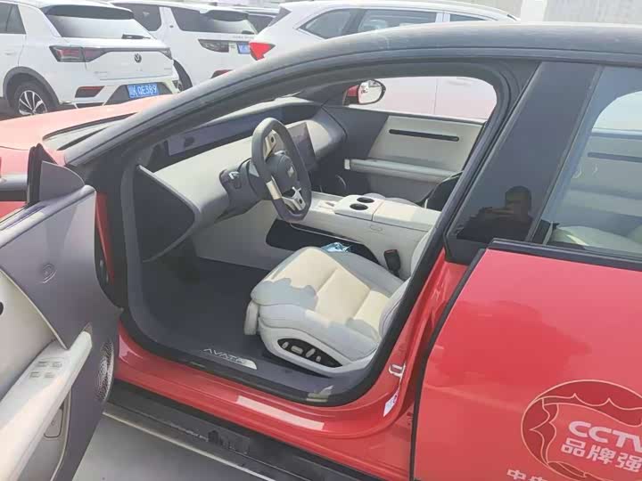 Фото 3 - Avatr 06