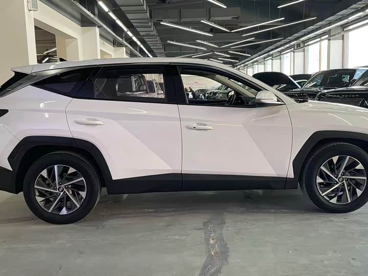 Photo 4 - Hyundai Tucson L