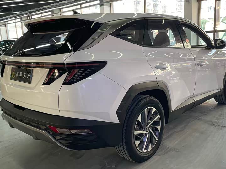 Photo 6 - Hyundai Tucson L