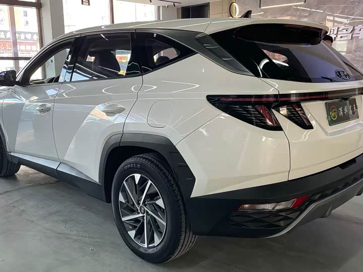 Photo 8 - Hyundai Tucson L