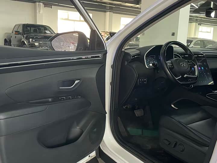 Photo 9 - Hyundai Tucson L