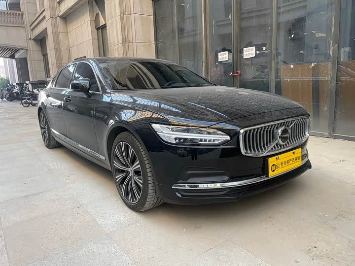 Фото 1 - Volvo S90
