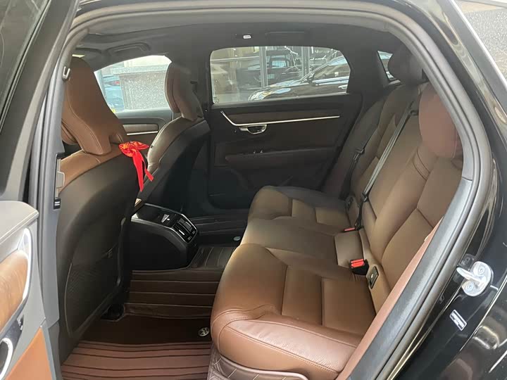 Фото 5 - Volvo S90