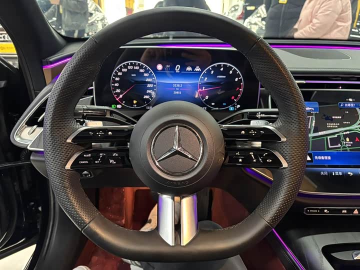 Photo 9 - Mercedes-Benz E-Class