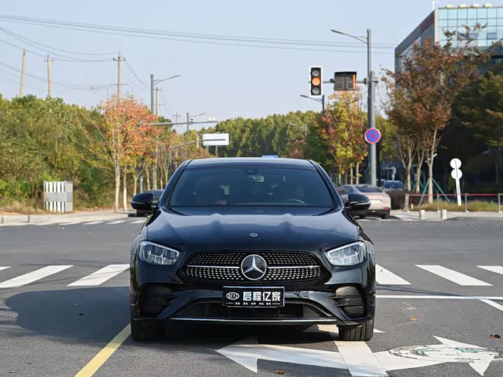 Фото 2 - Mercedes-Benz E-Class