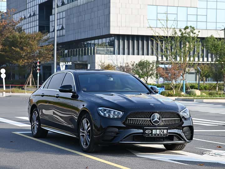 Фото 3 - Mercedes-Benz E-Class