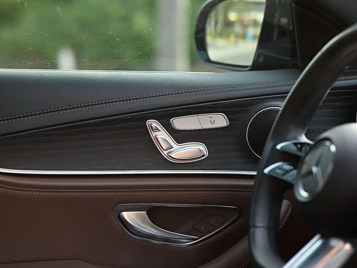 Фото 8 - Mercedes-Benz E-Class