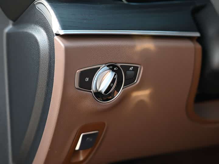 Фото 9 - Mercedes-Benz E-Class