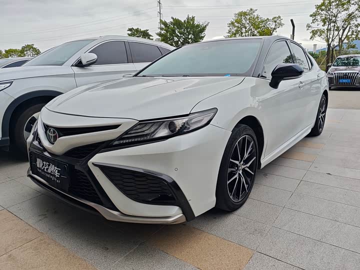 Фото 1 - Toyota Camry