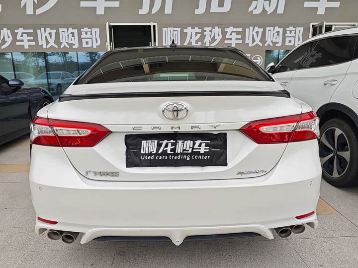 Фото 4 - Toyota Camry