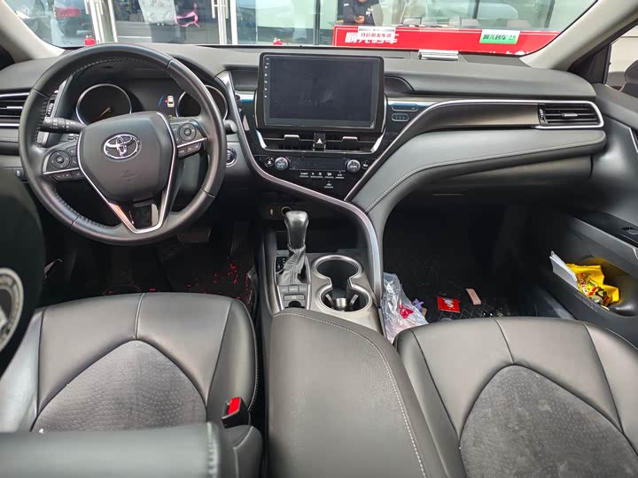 Фото 5 - Toyota Camry