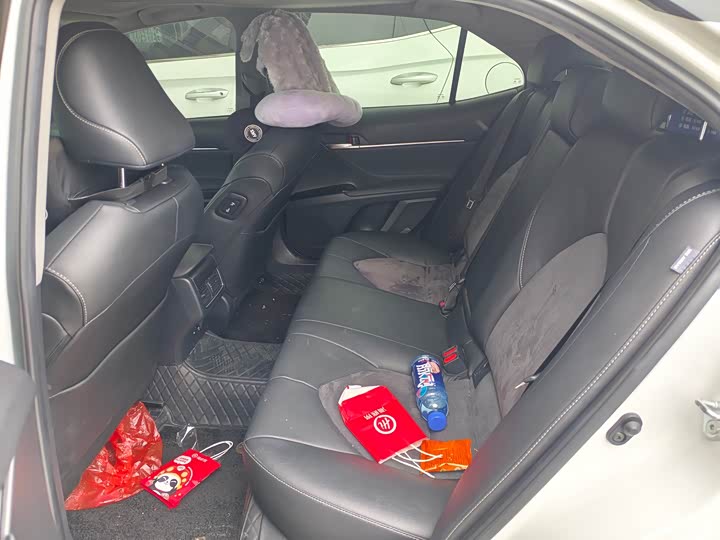 Фото 6 - Toyota Camry