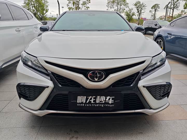 Фото 8 - Toyota Camry