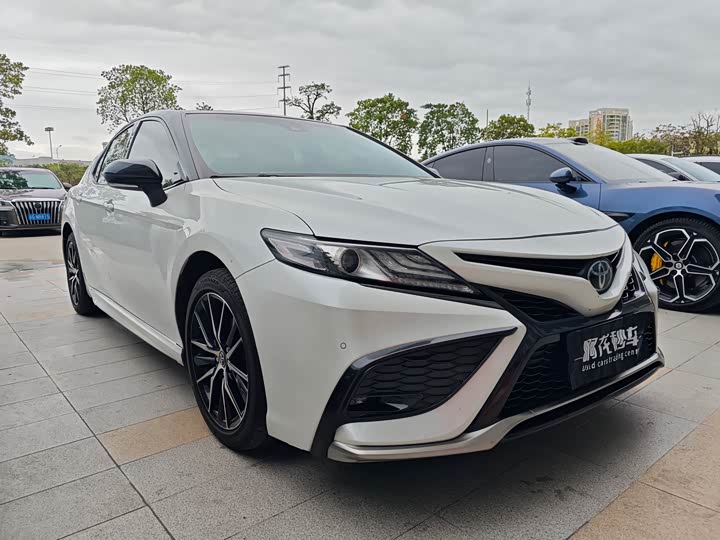 Фото 9 - Toyota Camry