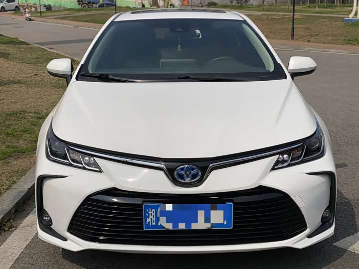 Фото 2 - Toyota Corolla