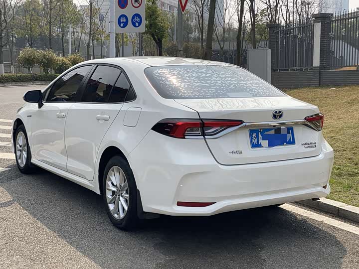 Фото 5 - Toyota Corolla