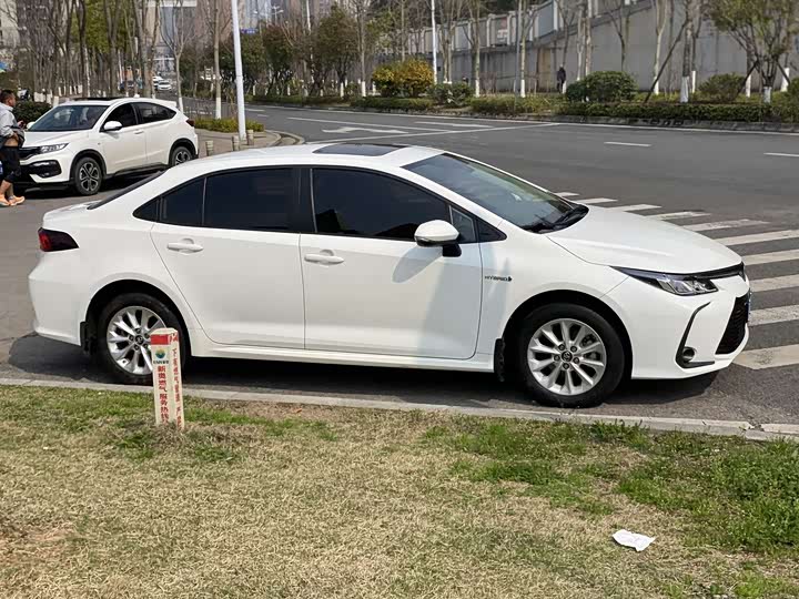 Фото 9 - Toyota Corolla