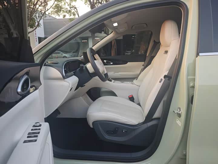 Фото 2 - Geely Galaxy Geome