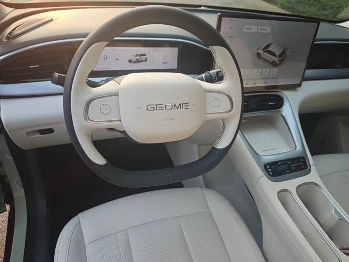 Фото 3 - Geely Galaxy Geome