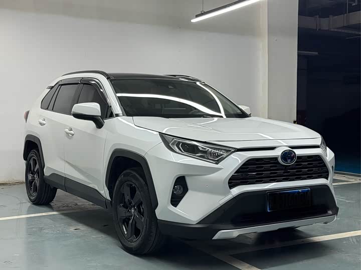 Фото 3 - Toyota RAV4