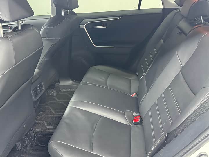 Фото 5 - Toyota RAV4