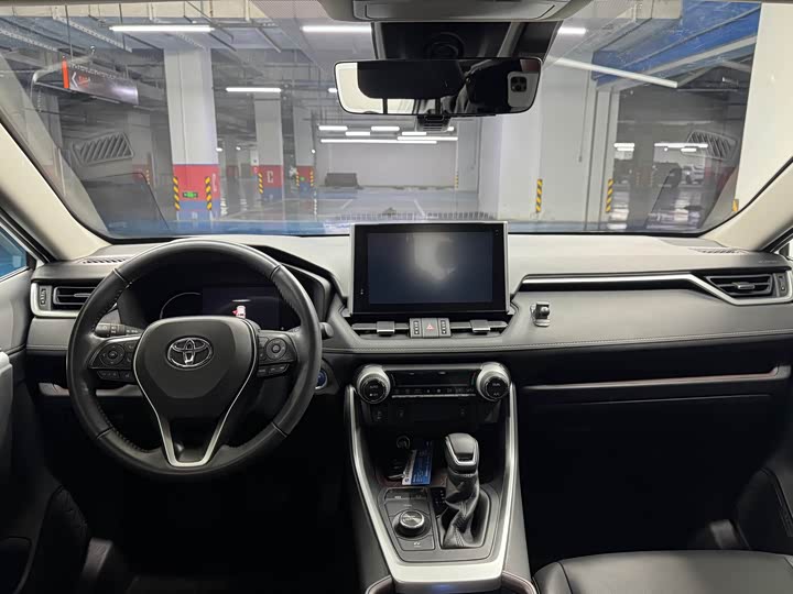 Фото 6 - Toyota RAV4