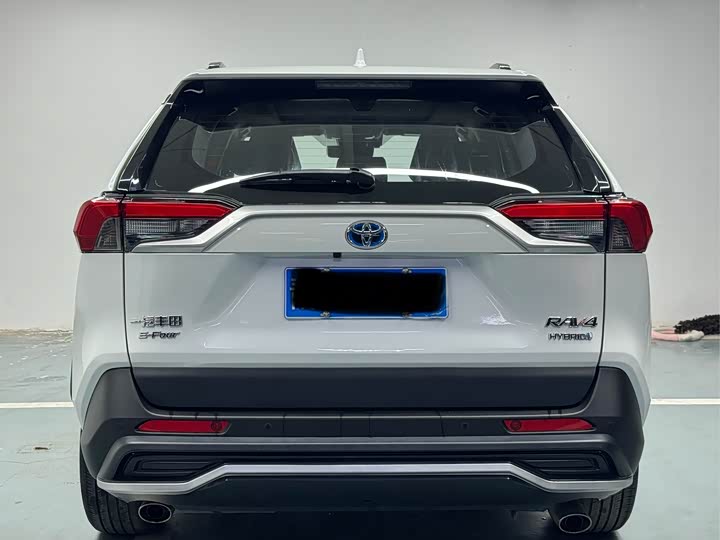 Фото 7 - Toyota RAV4