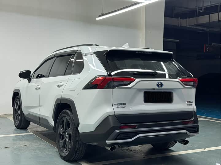 Фото 9 - Toyota RAV4