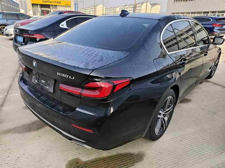 Фото 3 - BMW 5 Series