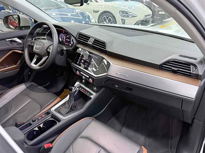 Фото 9 - Audi Q3