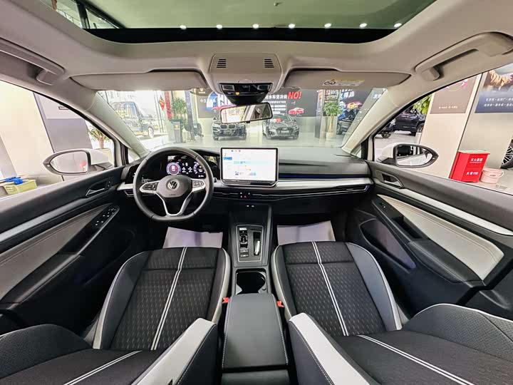 Фото 4 - Volkswagen Golf