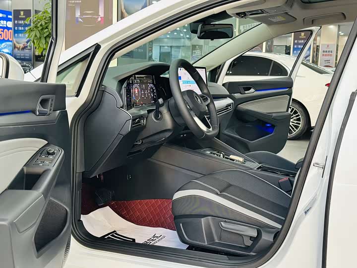 Фото 5 - Volkswagen Golf