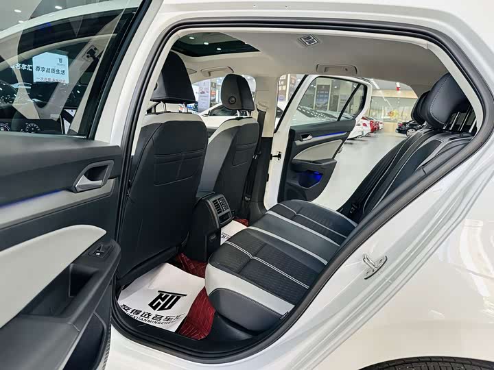 Фото 6 - Volkswagen Golf