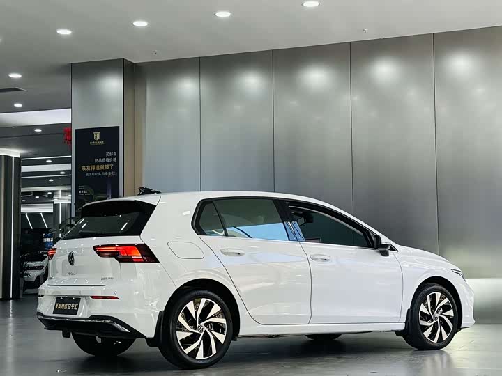 Фото 7 - Volkswagen Golf