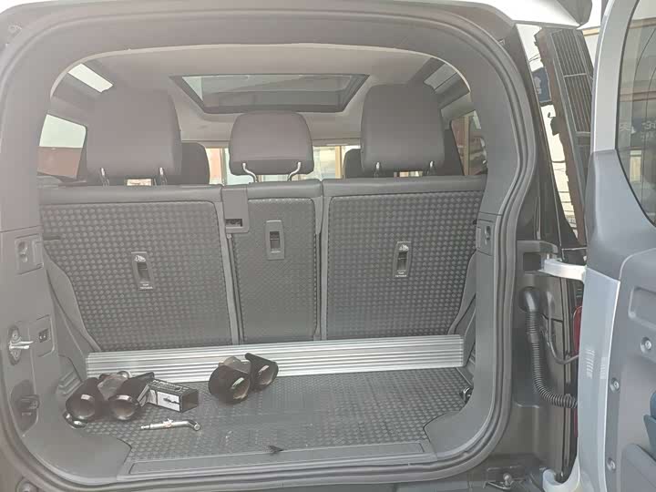 Фото 8 - Land Rover Defender