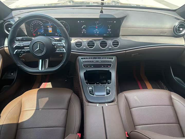 Фото 6 - Mercedes-Benz E-Class