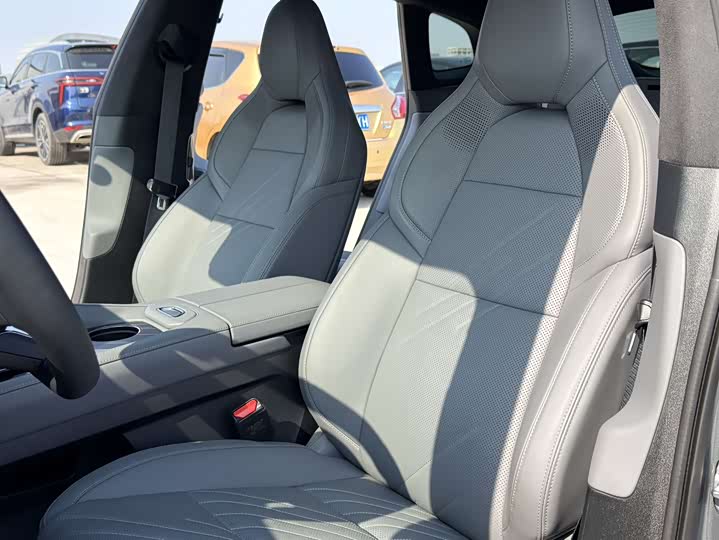 Фото 4 - Zeekr 001